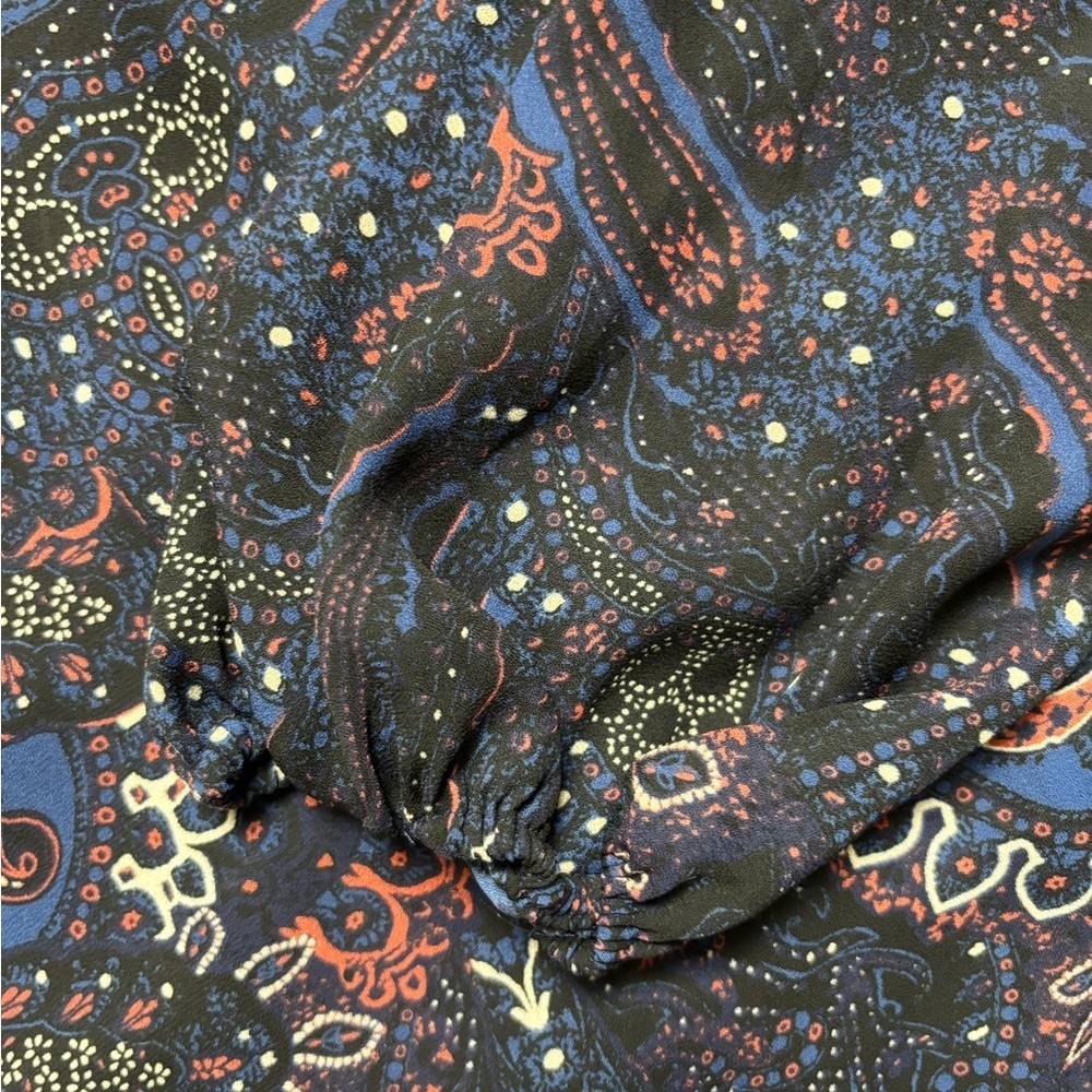 Women’s Violet+Claire Snow Paisley Print Blouse Size Large - Picture 4 of 5
